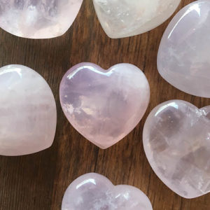 rose quartz heart at dreaminggoddess.com