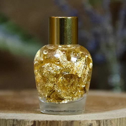 Sparkling Gold Flakes at Dreaming Goddess in Poughkeepsie, NY