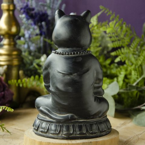 happy cat buddha statue